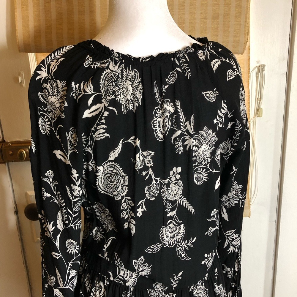 Old Navy Tiered Maxi Dress Size M Dark Cottagecore Floral Prairie Flowy Modest - Picture 12 of 15